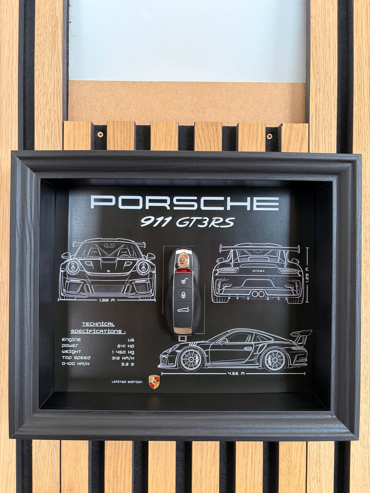 Rahmen mit dekorativem Schlüssel des Porsche 911 GT3 RS