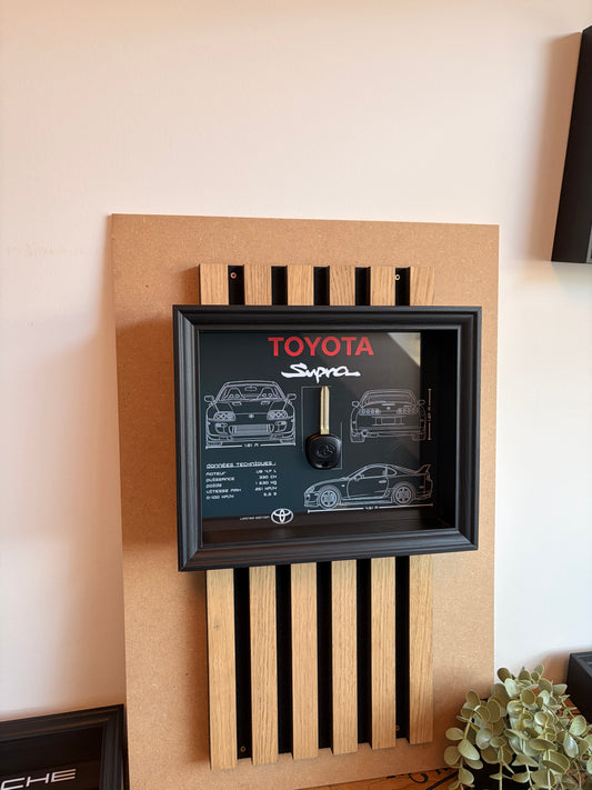 Cadre avec clé décorative de Toyota Supra