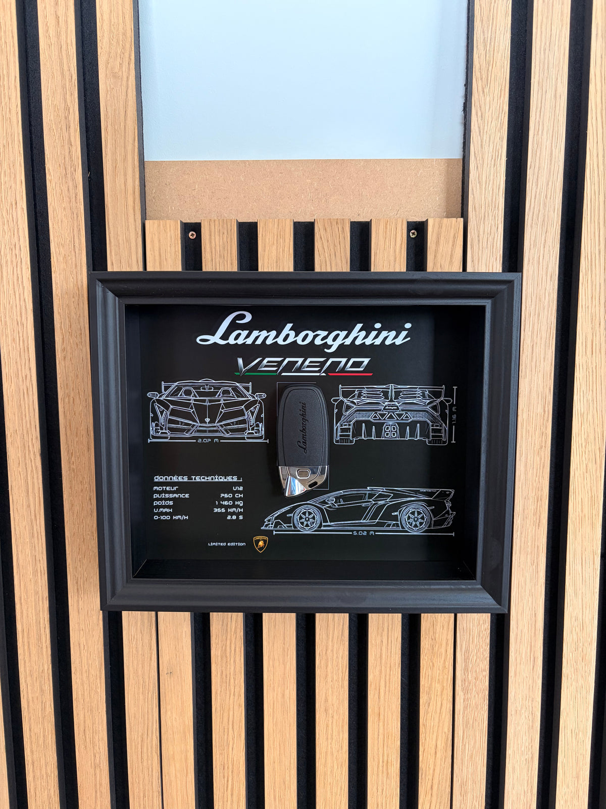 Cadre avec clé décorative de Lamborghini Veneno