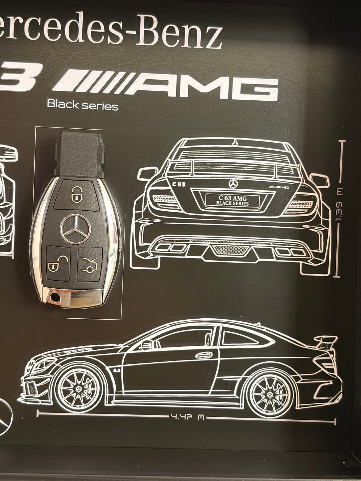 Cadre avec Clé Décorative de Mercedes c63 ami black séries