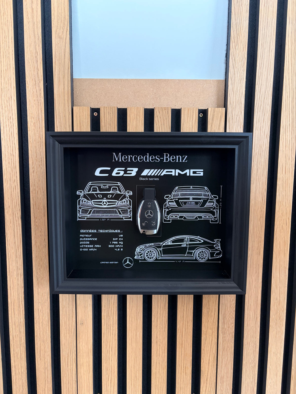 Cadre avec Clé Décorative de Mercedes c63 ami black séries