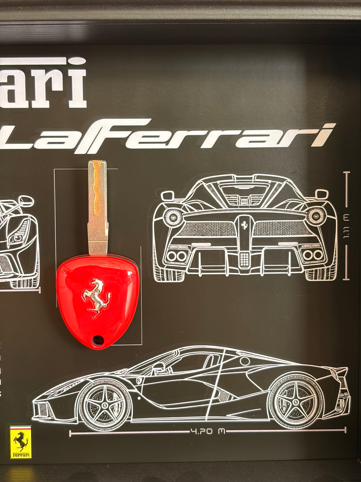 Cadre avec Clé Décorative de La Ferrari