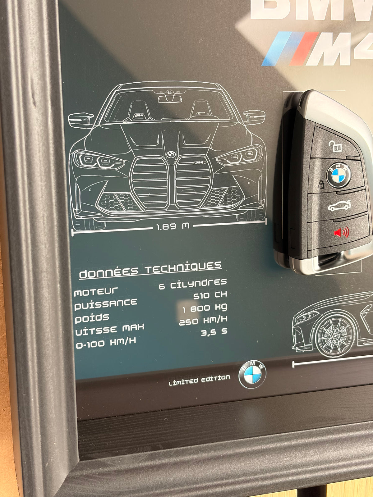 Cadre avec clé décorative de BMW M4 G82