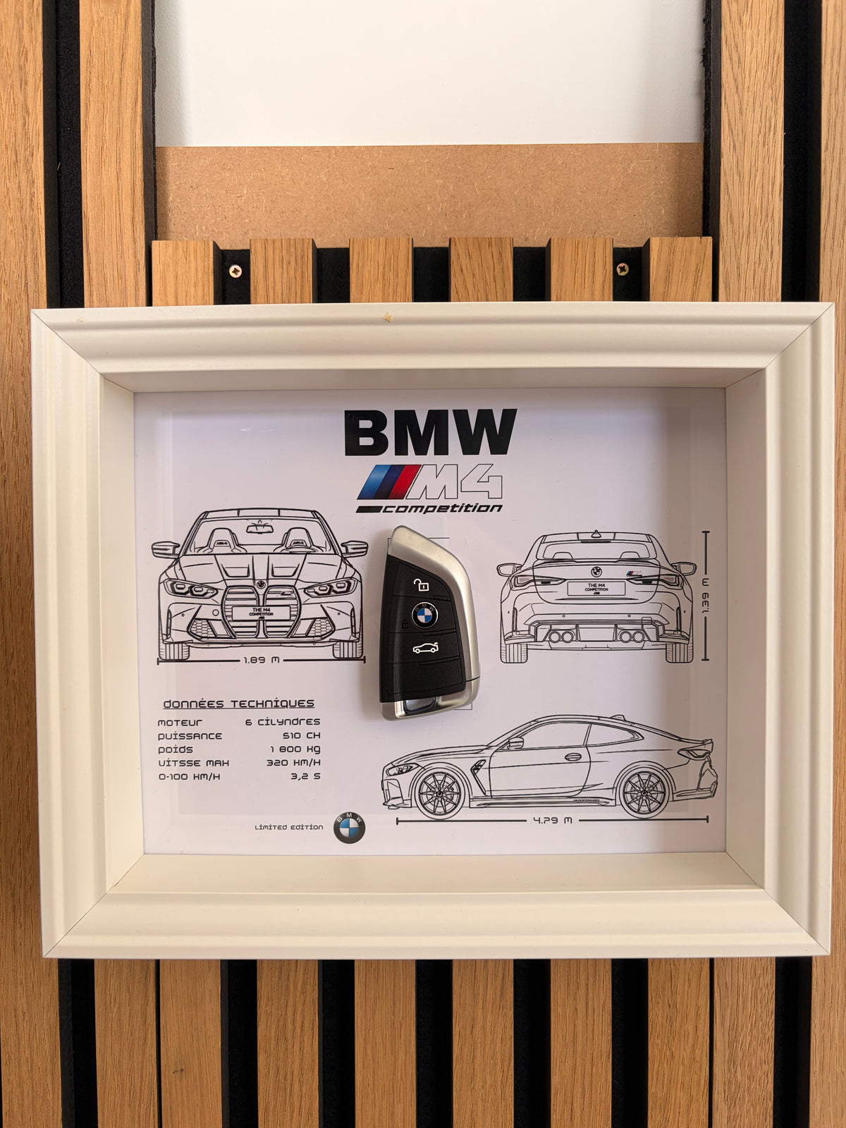 Cadre avec clé décorative de BMW M4 G82 compétition