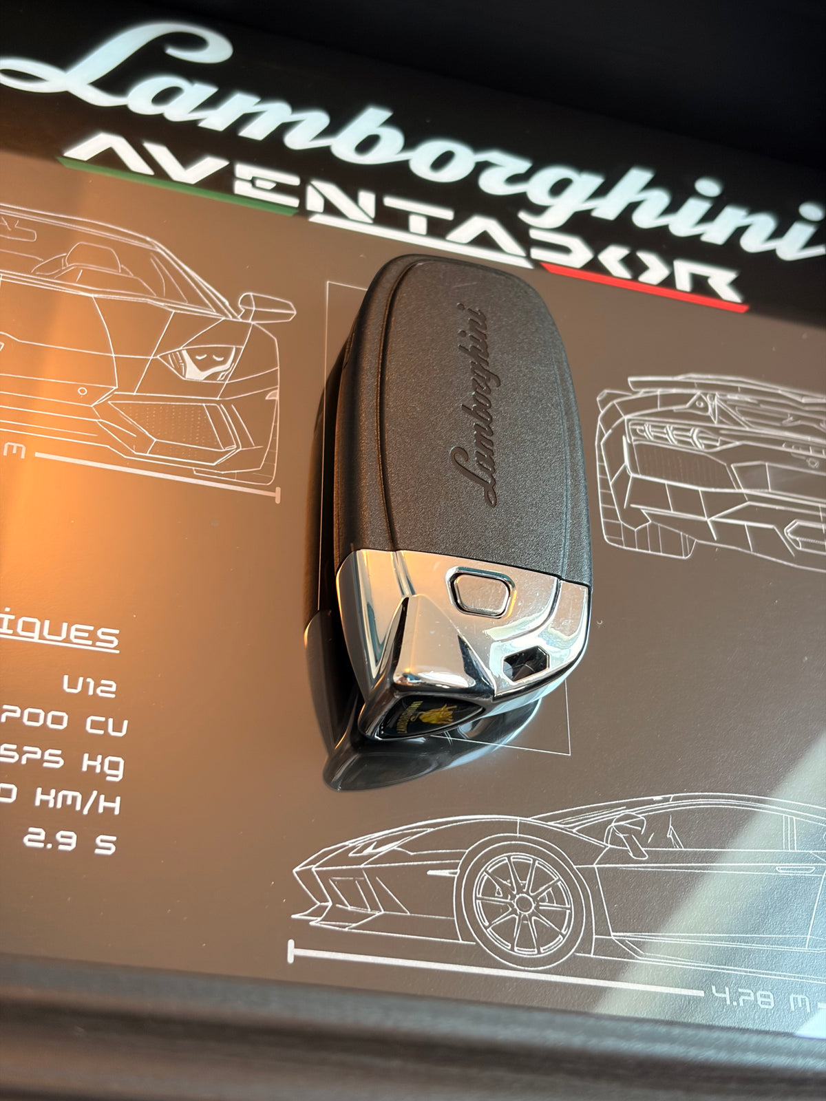 Cadre avec clé décorative de Lamborghini Aventador