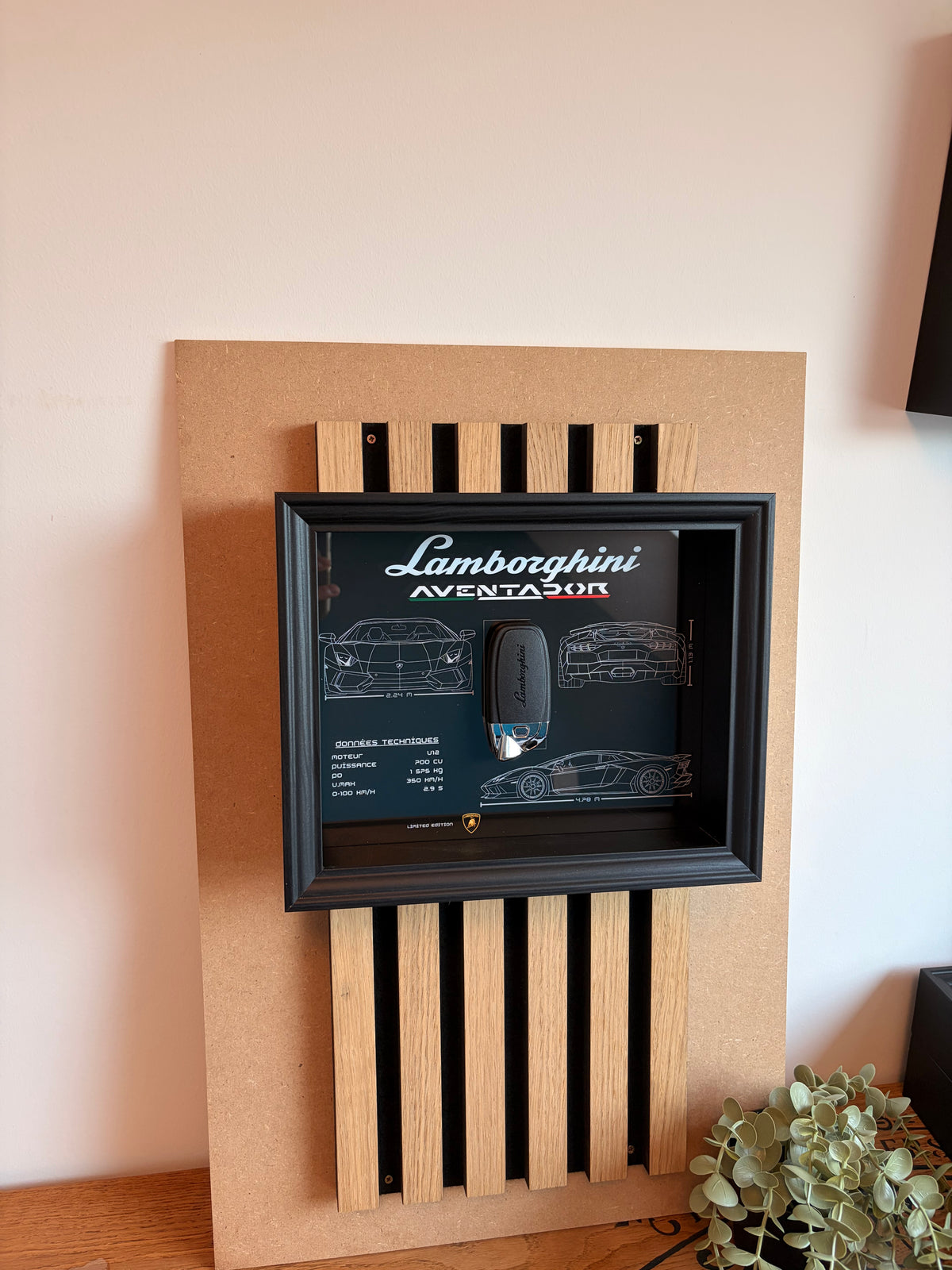 Cadre avec clé décorative de Lamborghini Aventador