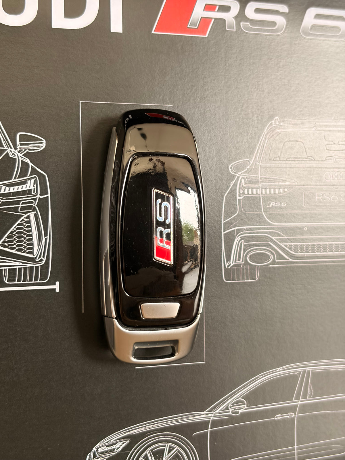 Cadre avec clé décorative de Audi RS6 C8