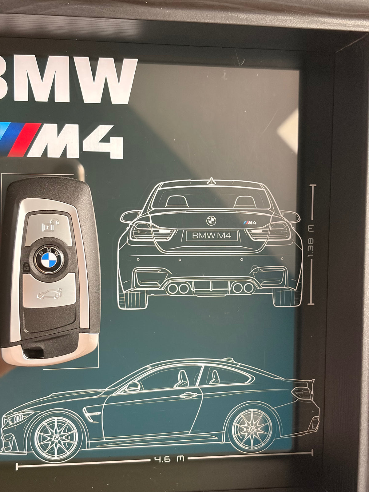 Cadre avec clé décorative de BMW M4 F82