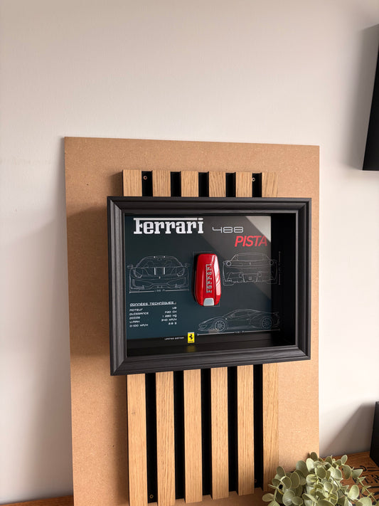 Cadre avec Clé Décorative de Ferrari 488 Pista