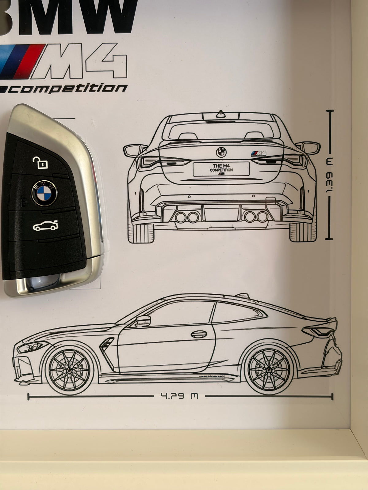 Cadre avec clé décorative de BMW M4 G82 compétition