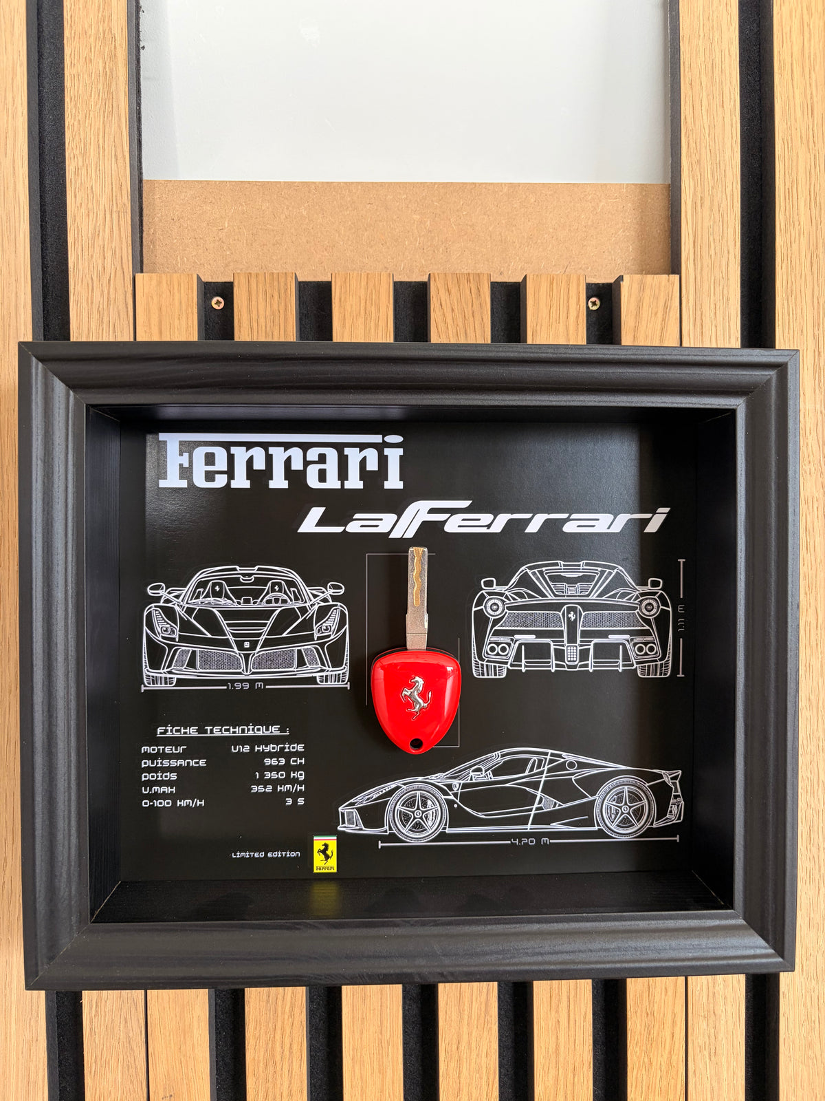Cadre avec Clé Décorative de La Ferrari