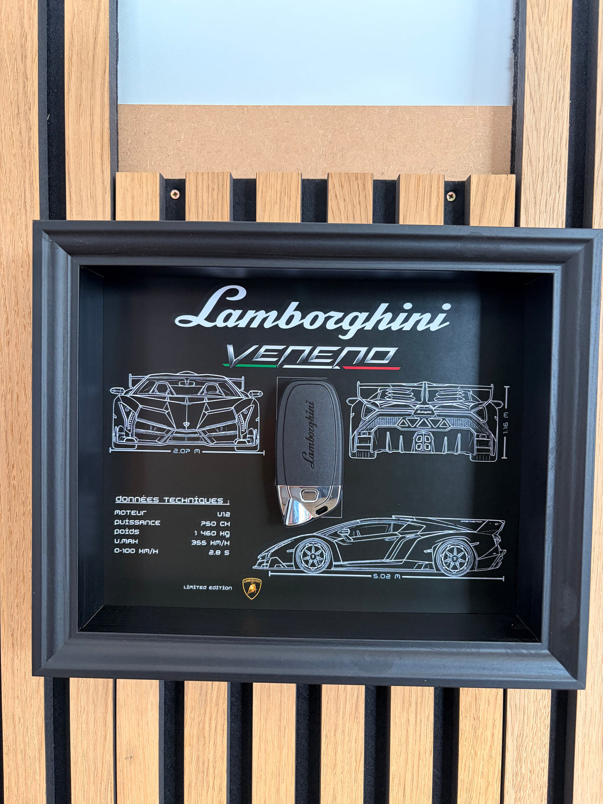 Cadre avec clé décorative de Lamborghini Veneno