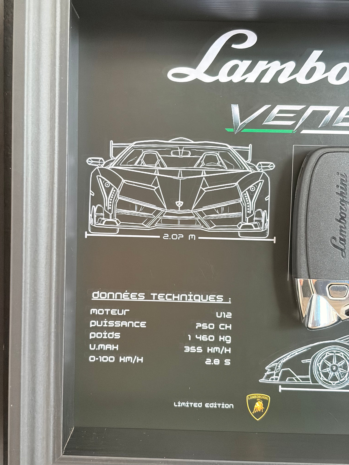 Cadre avec clé décorative de Lamborghini Veneno