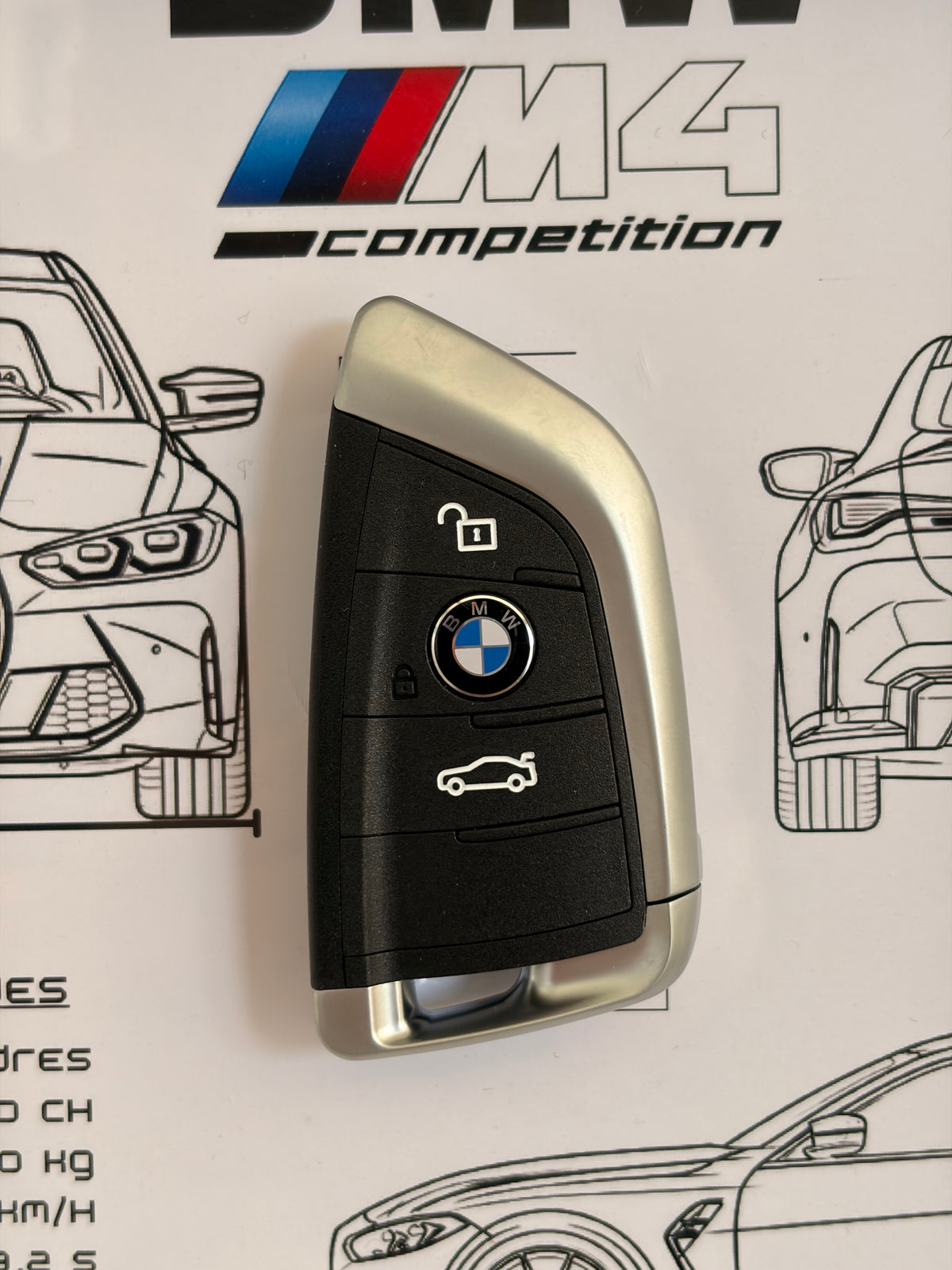 Cadre avec clé décorative de BMW M4 G82 compétition