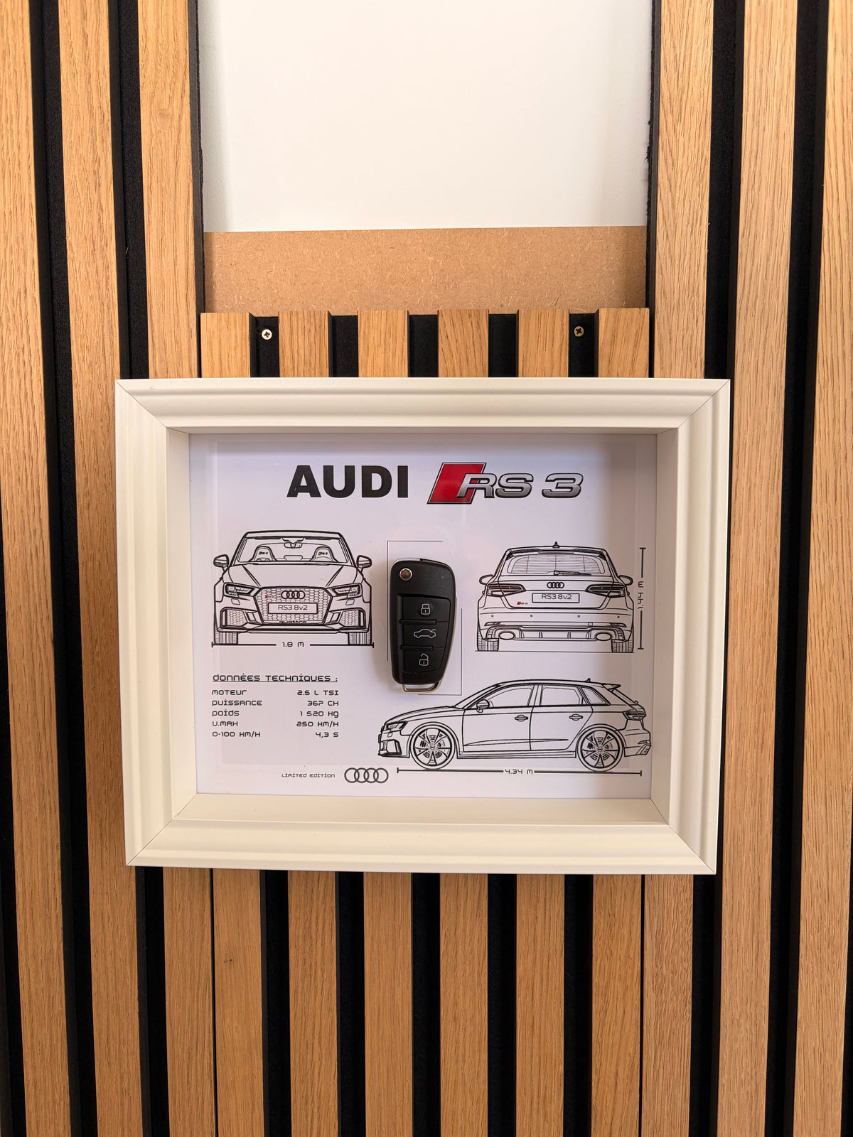 Cadre avec clé décorative de Audi RS3 8v2 BLANC