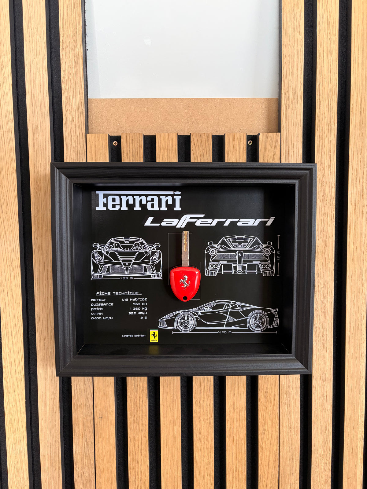 Cadre avec Clé Décorative de La Ferrari