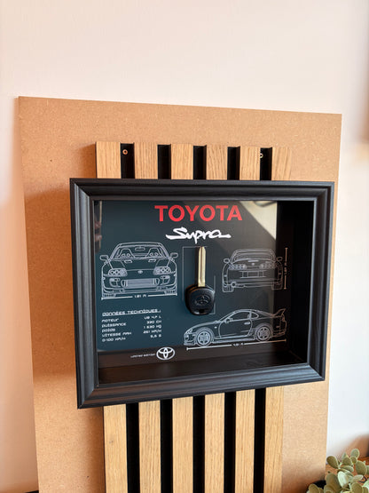Cadre avec clé décorative de Toyota Supra