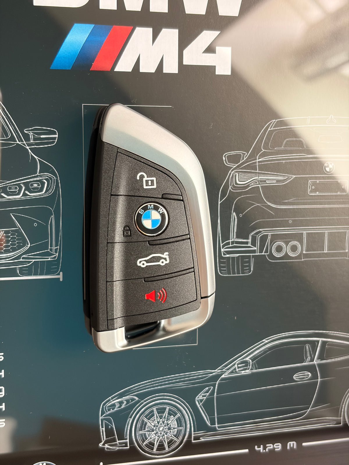 Cadre avec clé décorative de BMW M4 G82