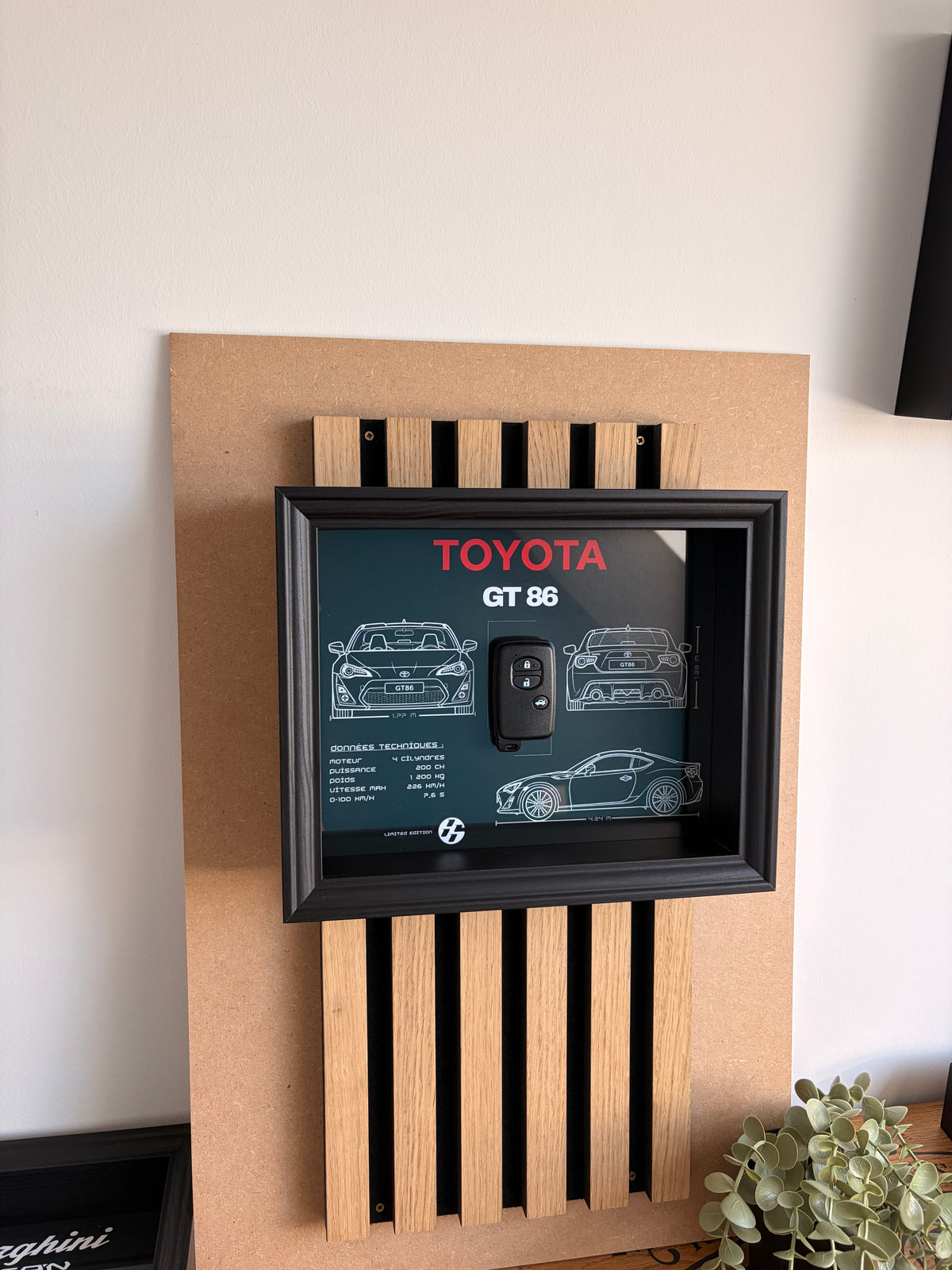 Cadre avec clé décorative de Toyota GT86