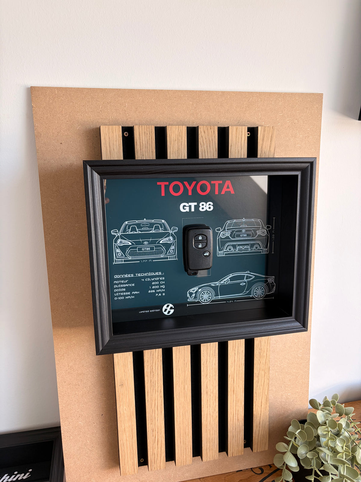 Cadre avec clé décorative de Toyota GT86
