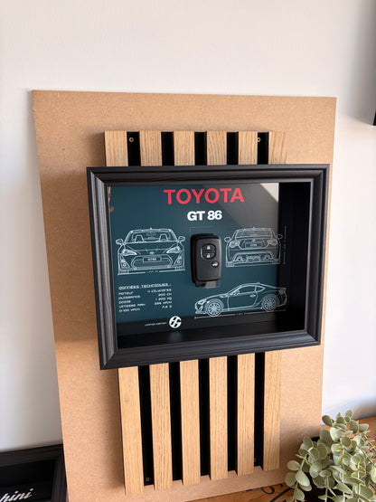 Cadre avec clé décorative de Toyota GT86