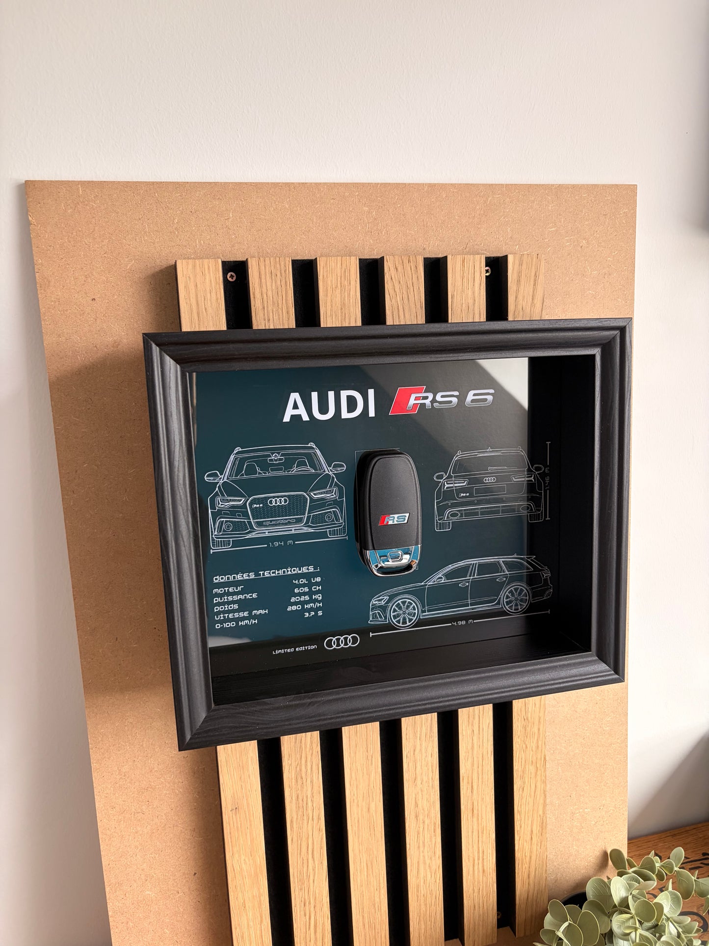 Cadre avec clé décorative de Audi RS6 C7