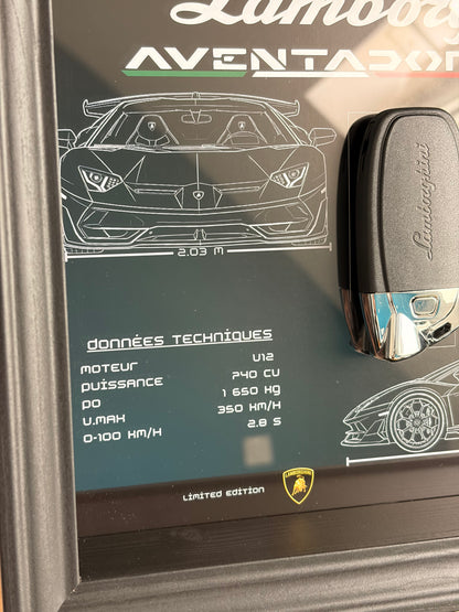 Cadre avec clé décorative de Lamborghini Aventador SVJ
