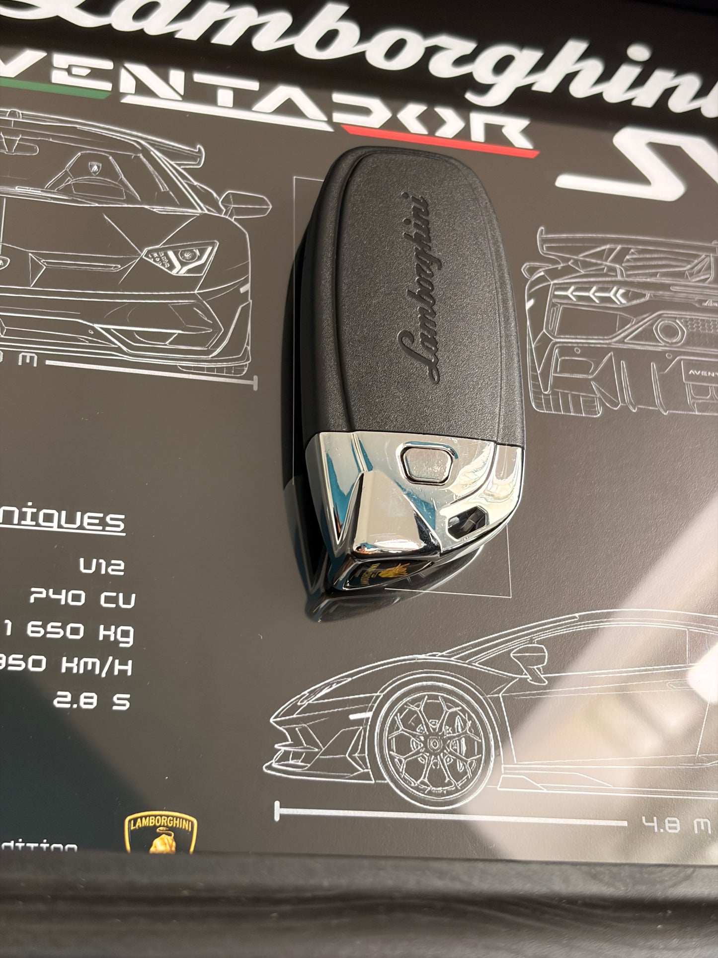 Cadre avec clé décorative de Lamborghini Aventador SVJ