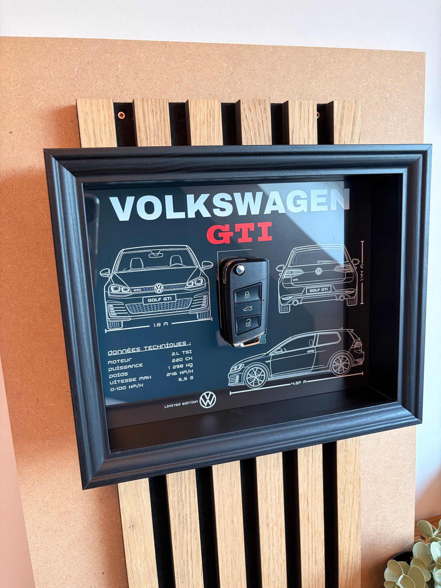Frame with decorative Golf 7 GTI key